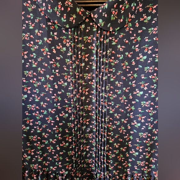 Uniqlo navy floral pintuck navy dress with delicate flowers. - Picture 2 of 5